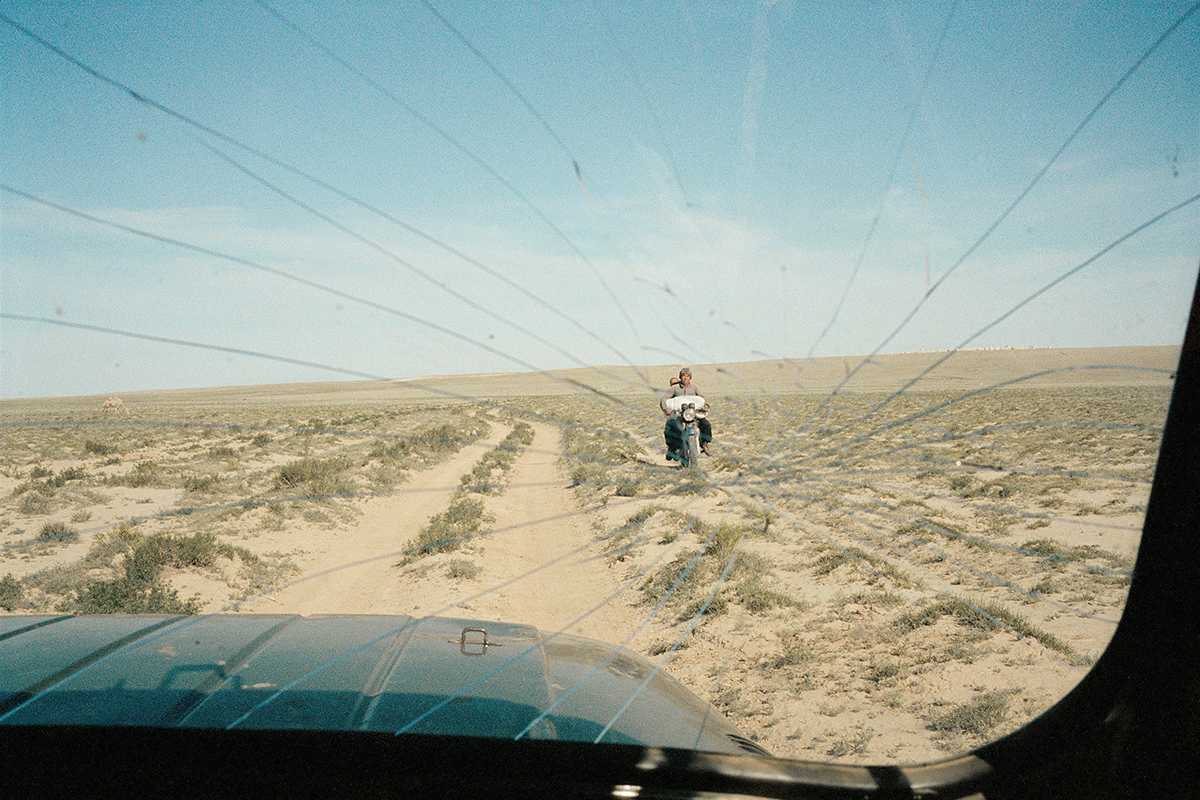 Loulan Beauty, A la recherche de la mer d'Aral, Kazakhstan, 2003. Photo de Claudine Doury.