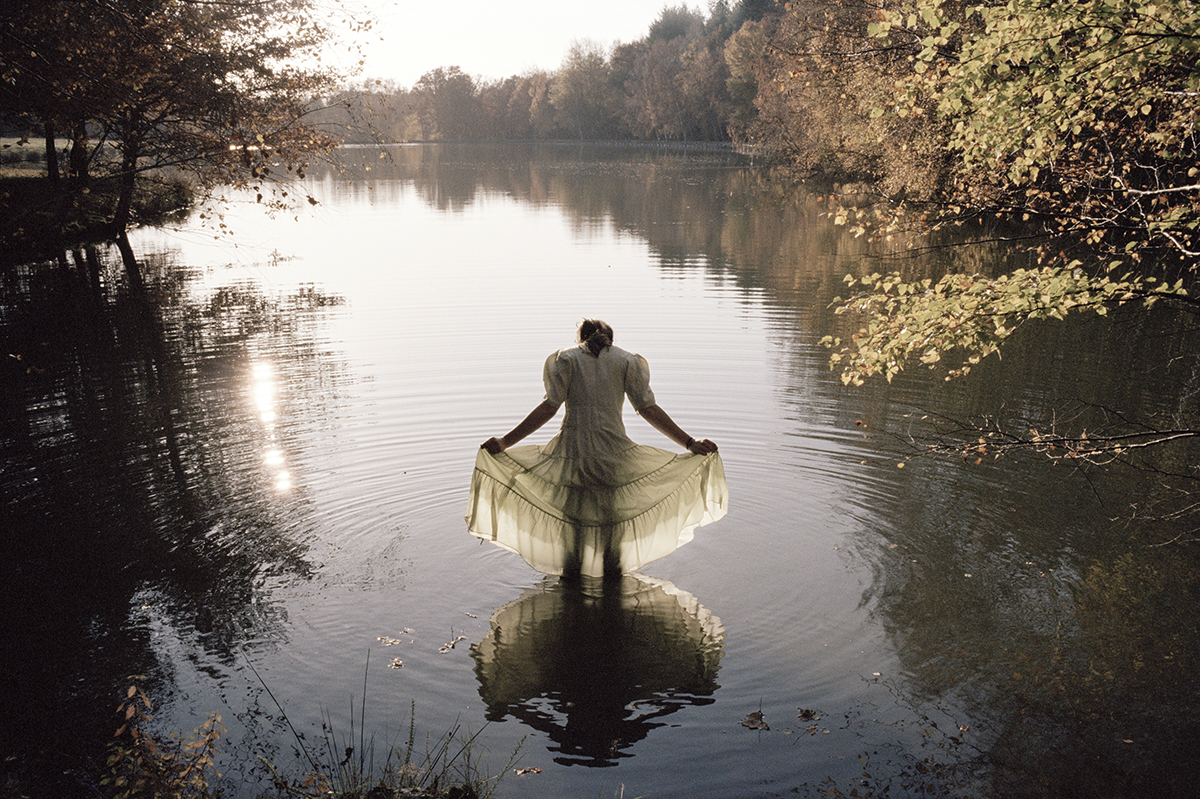 Sasha, Le papillon, 2007. Une photo de Claudine Doury.