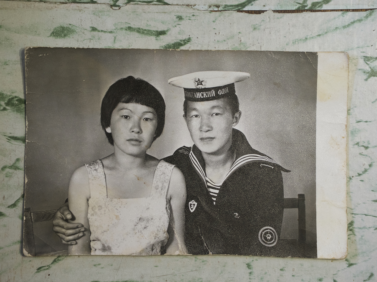 Claudine Doury_Prix photographique Marc Ladreit de Lacharrière avec l'Académie des beaux arts. Une odyssée sibérienne-Les parents de Marina, Nergen, 2018