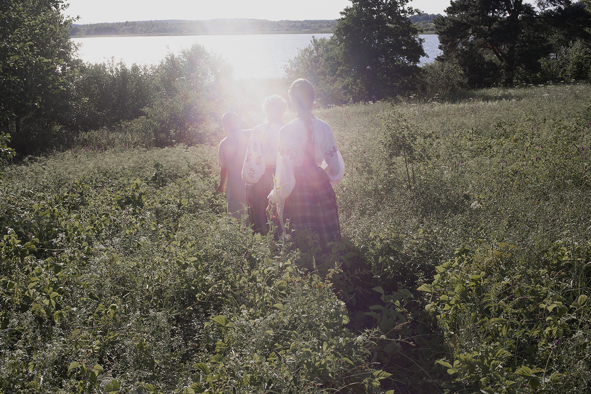 Solstice, Kupala, Lac Ives, Lituanie, 2019. Une photo de Claudine Doury.