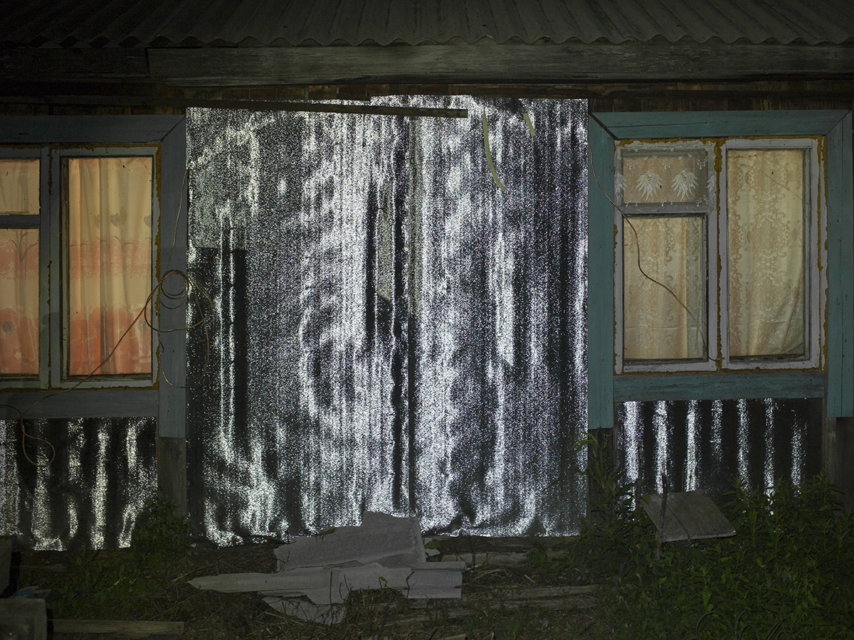 Claudine Doury- Prix photographique Marc Ladreit de Lacharrière avec l'Académie des beaux arts. Une odyssée sibérienne-La maison des parents d'Anya, Nergen 2018