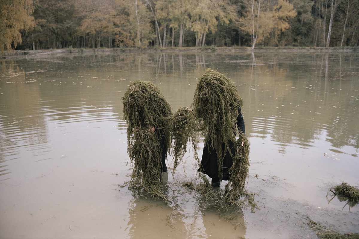 Sasha, Les algues, 2009. Une photo de Claudine Doury.