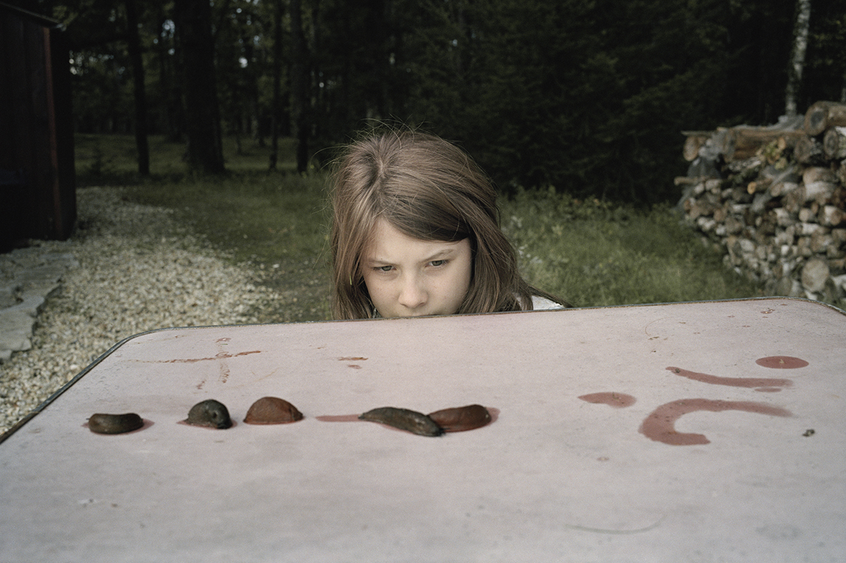 Sasha, Les limaces, 2007. Une photo de Claudine Doury.