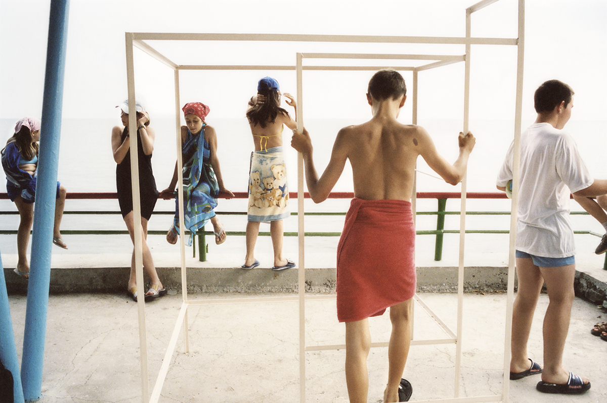 Artek, la plage, juillet 2003. Une photo de Claudine Doury.